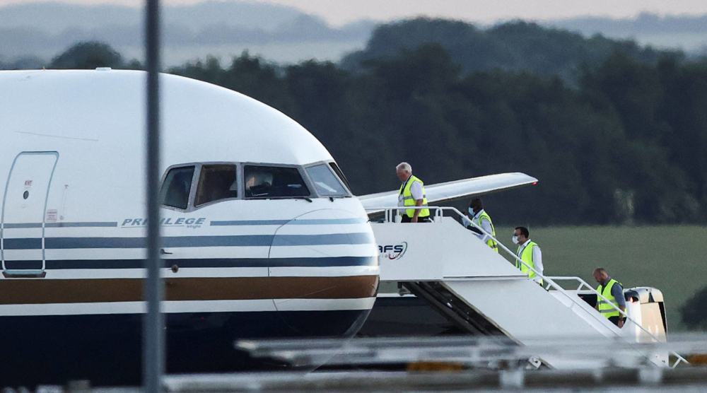  UK forced to cancel deportation flight to Rwanda