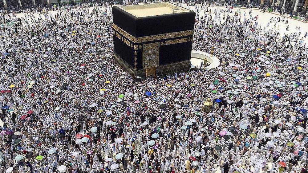 Muslims travel to Medina during Hajj pilgrimage