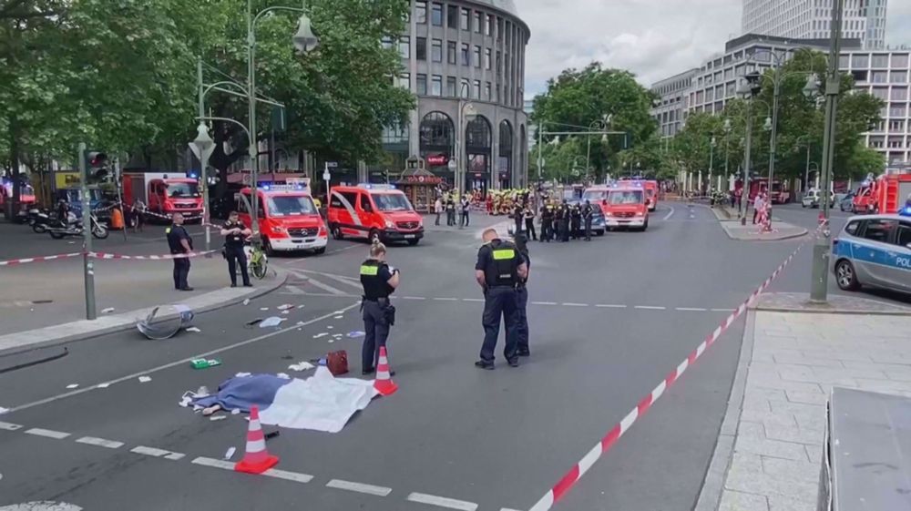 Five people with life-threatening injuries after car crashes into crowd in Berlin