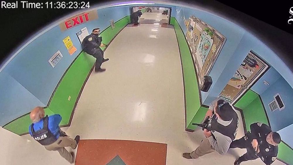 Police waited over an hour before responding to Texas school shooting: Video