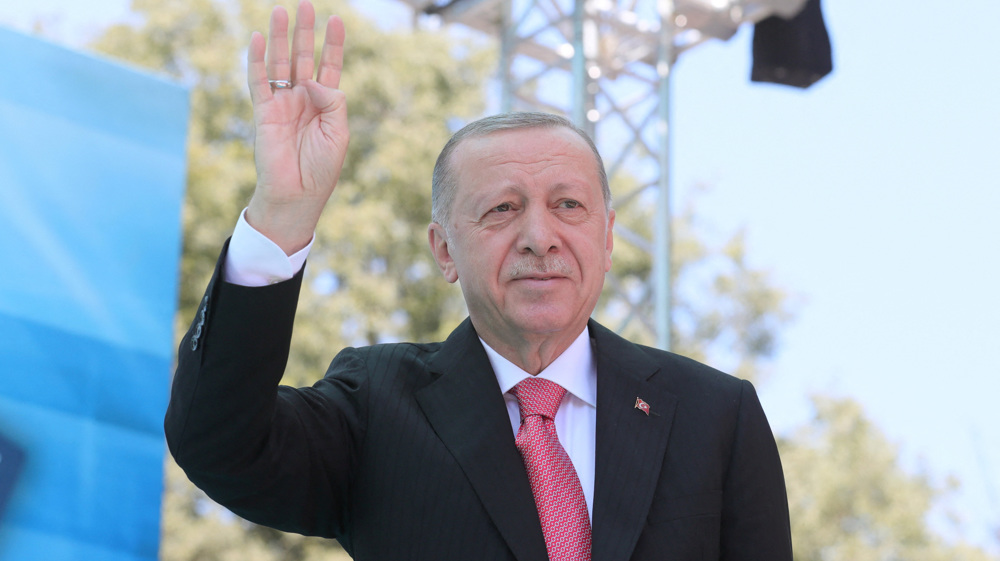 Erdogan: Turkey to buy more oil, gas from Iran