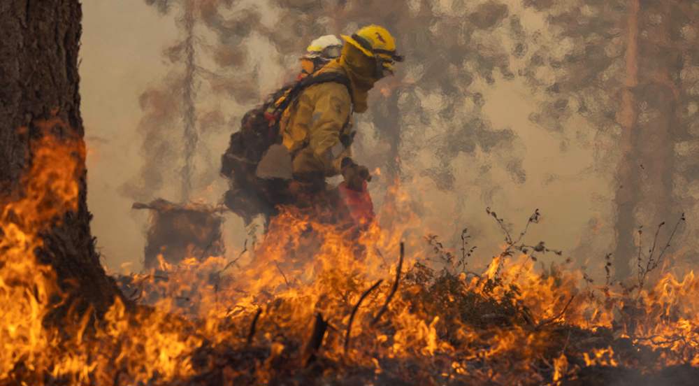 California's fire spreads uncontained, forces thousands to evacuate 