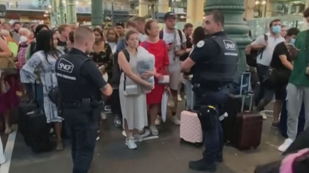 'Absolute chaos': Passengers crowd platforms at Paris Gare du Nord station