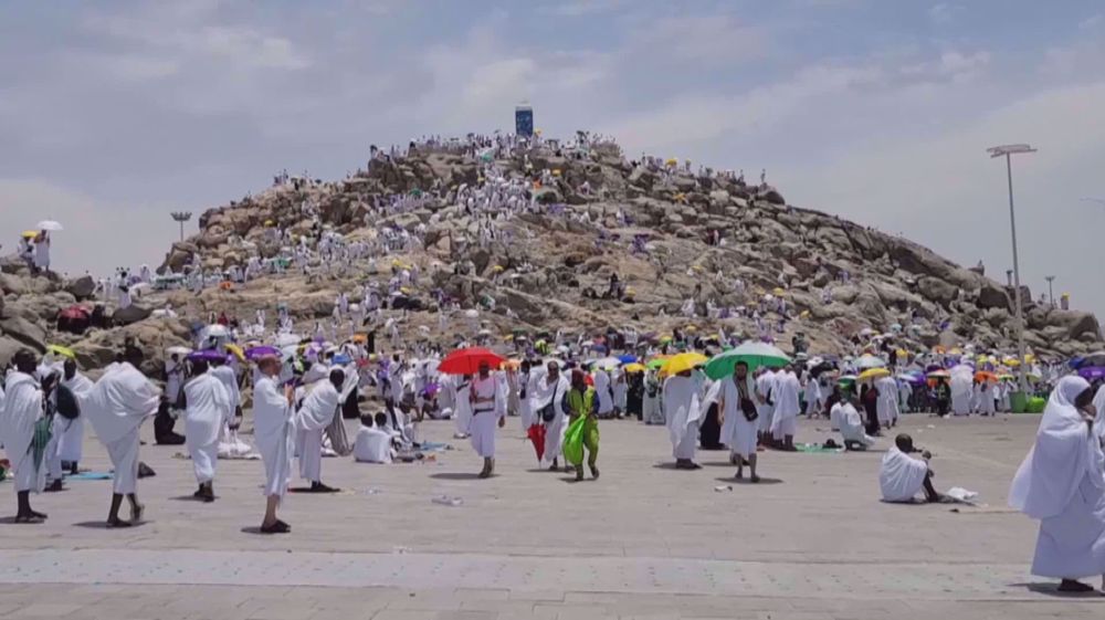 Muslim pilgrims converge on Mount Arafat for climax of Hajj pilgrimage