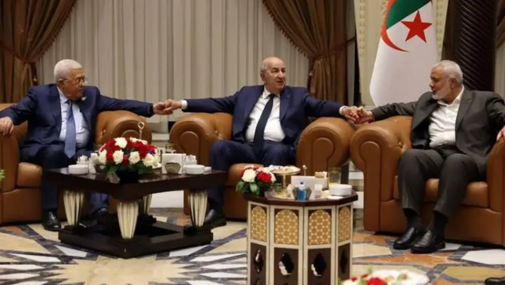 Palestinian Authority President Mahmoud Abbas (left) in a rare meeting with Hamas chief Ismail Haniyah (right) in the presence of Algerian President Abdelmajid Tebboune, in Algiers, Algeria, on July 5, 2022. Photo: WAFA.