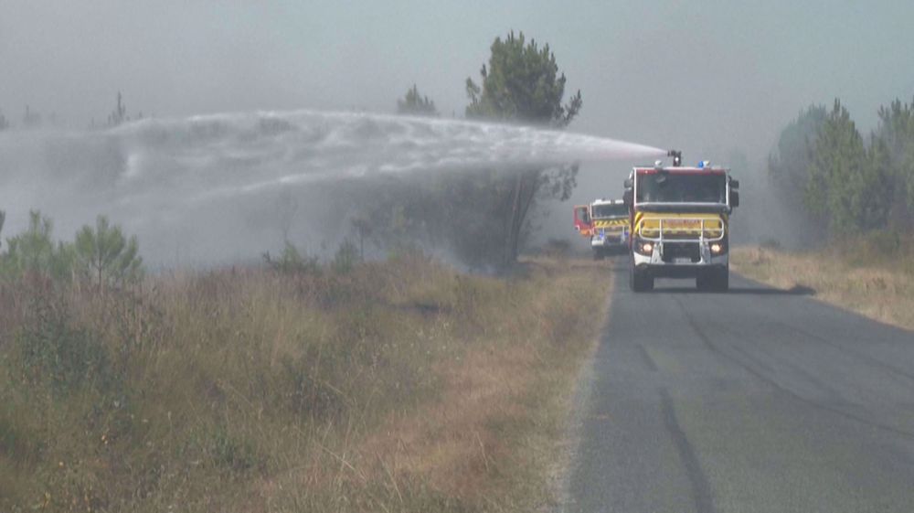 Hundreds of firefighters battle blaze in southwestern France