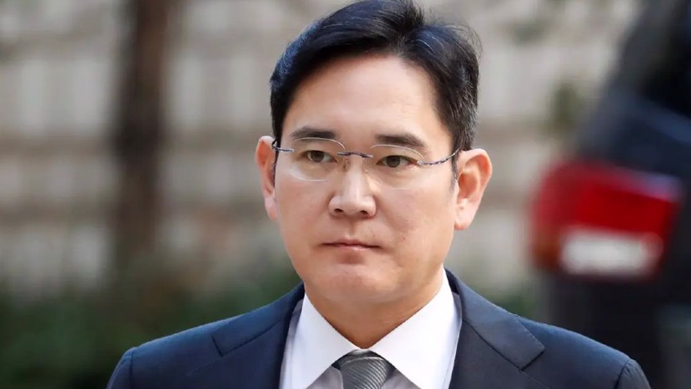 South Korean president pardons Samsung heir to ease 'economic crisis'