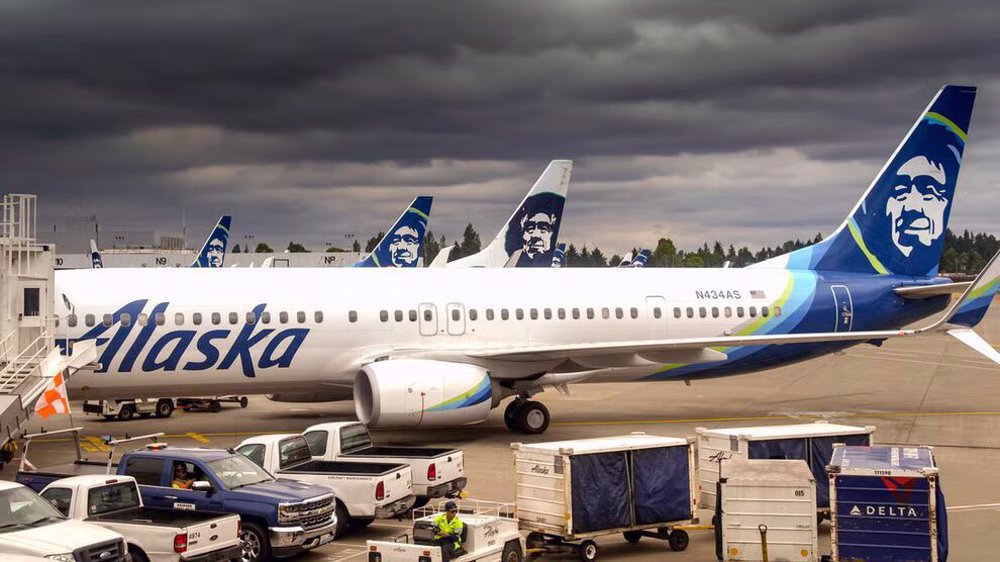 Two Muslim men sue Alaska Airlines for being deplaned over Arabic texts