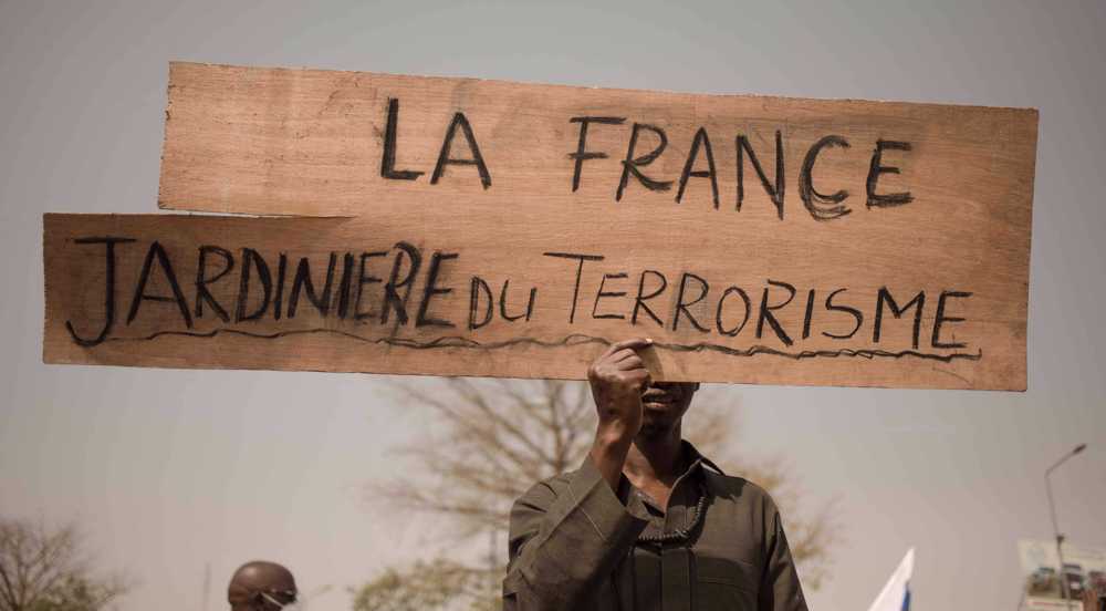 Mali accuses France of arming terrorists, seeks emergency UN meeting