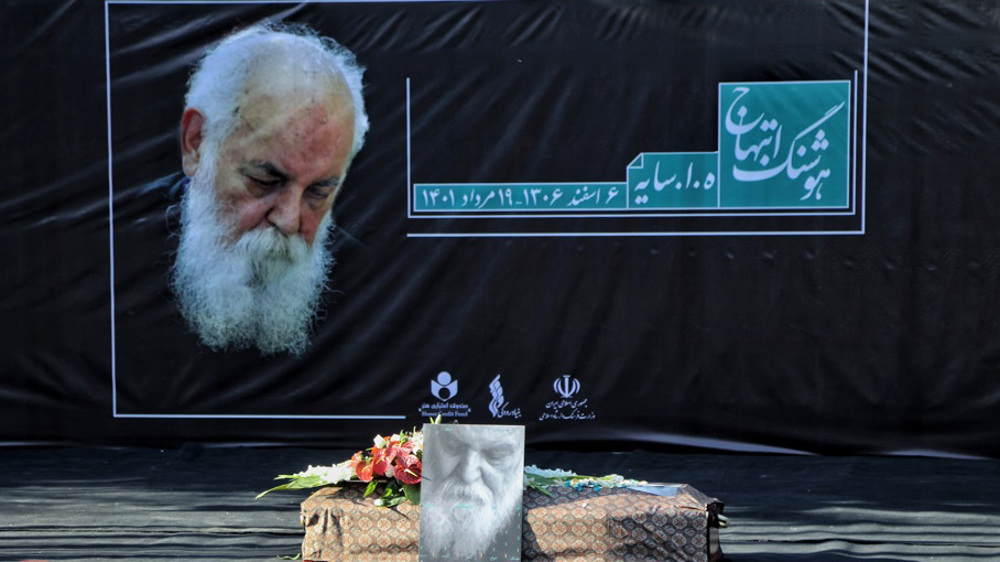 Iran’s literary icon Ebtehaj laid to rest in home city