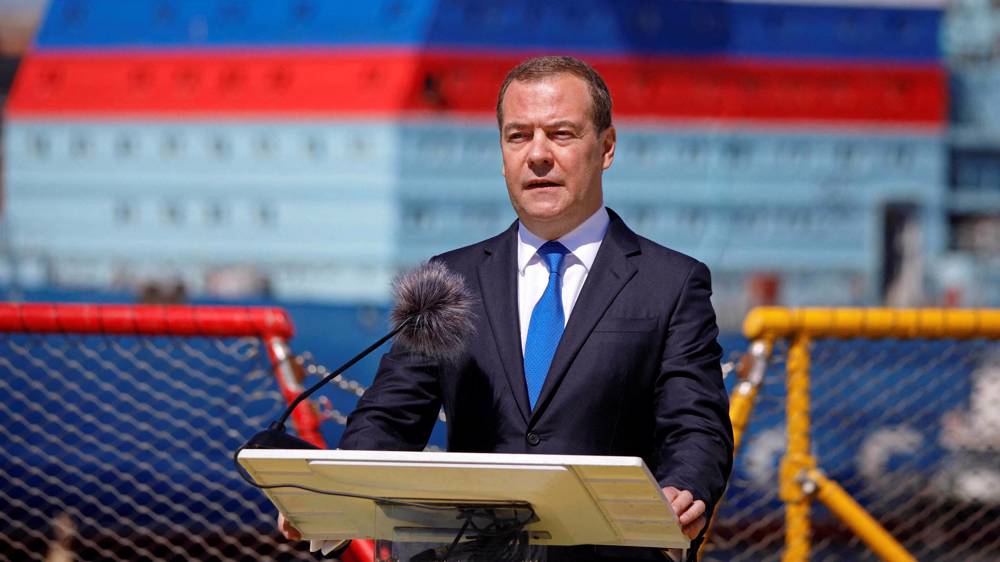 Medvedev: Russia can't stop war even if Ukraine drops NATO bid