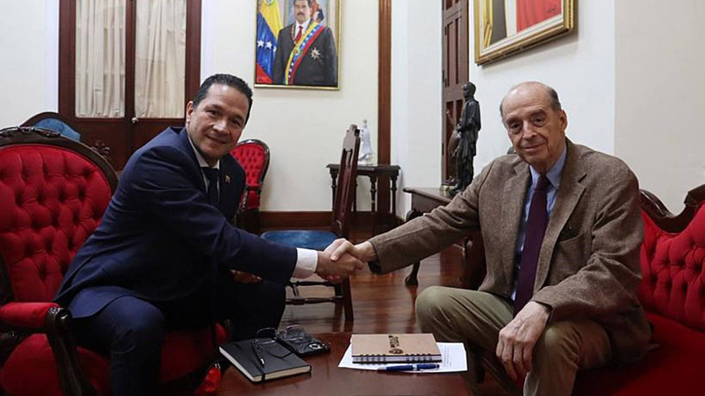 Venezuela, Colombia restore full diplomatic ties after 3 years