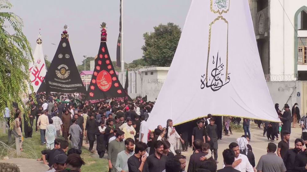 People in Pakistan observe Arbaeen