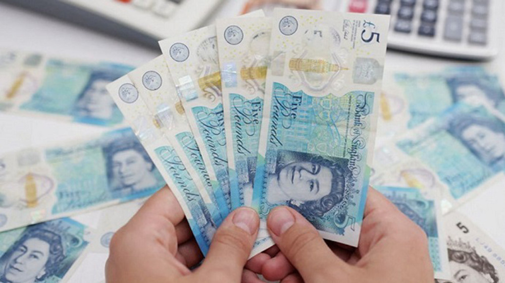 UK pound falls to 37-year low against dollar
