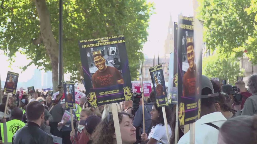 British police shooting of unarmed black man sparks protests