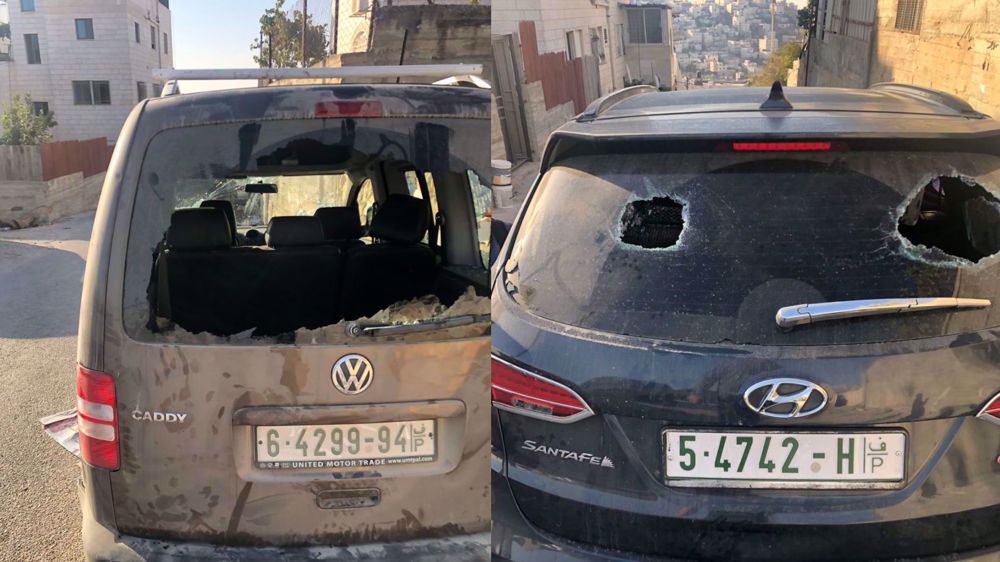 Israeli settlers vandalize vehicles, assault Palestinians in al-Khalil
