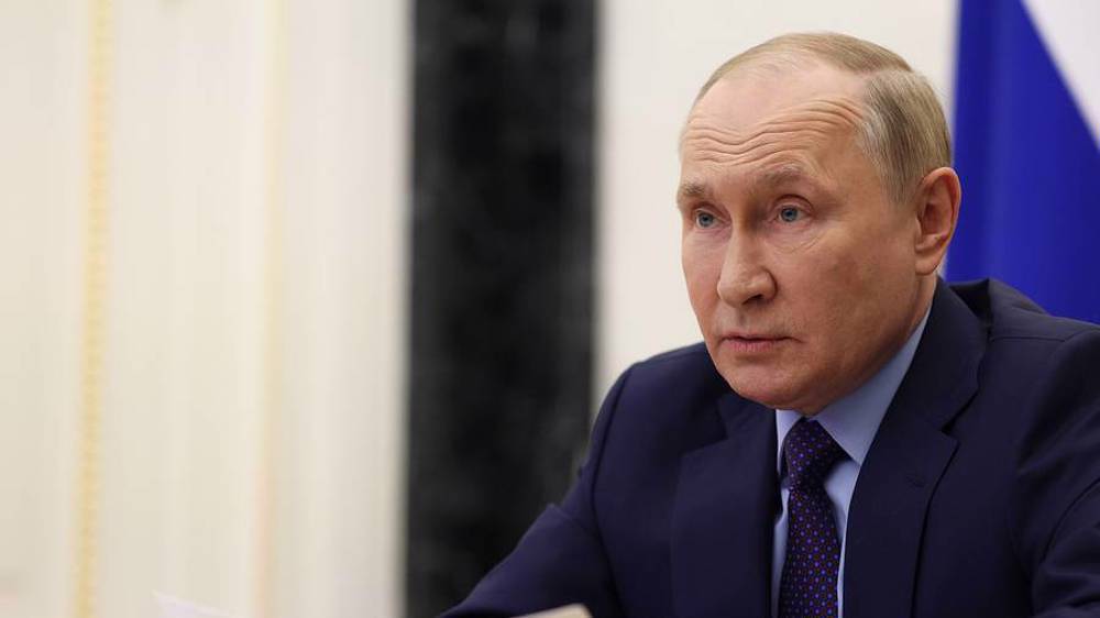 Russia's Putin urges Tajikistan, Kyrgyzstan to prevent further escalation