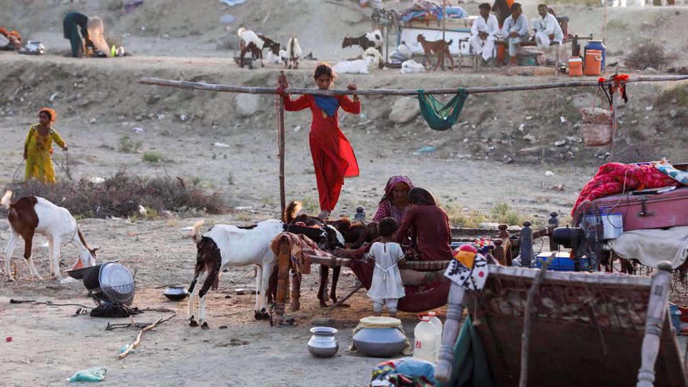 Infectious diseases kill 324 in flood-ravaged Pakistan, alarm bells ringing