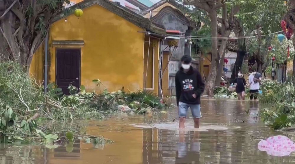 Typhoon Noru brings heavy rain to world heritage site in Vietnam