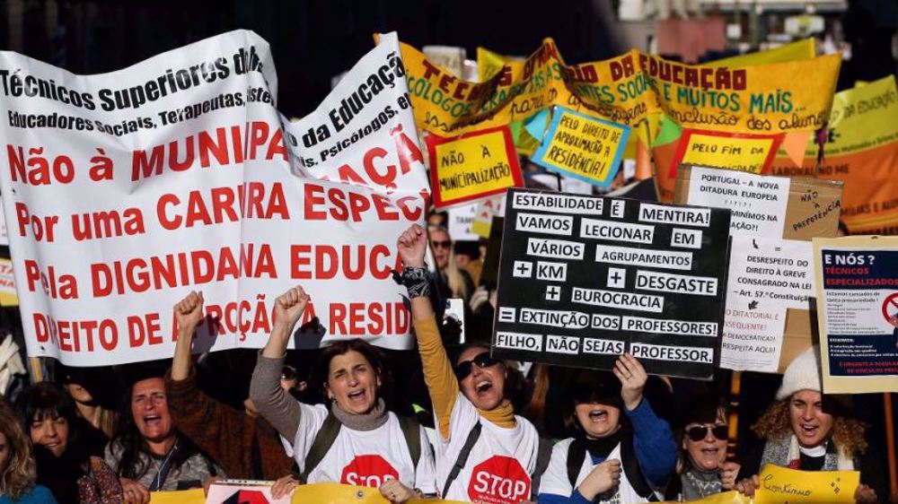 Des milliers d'enseignants manifestent à Lisbonne