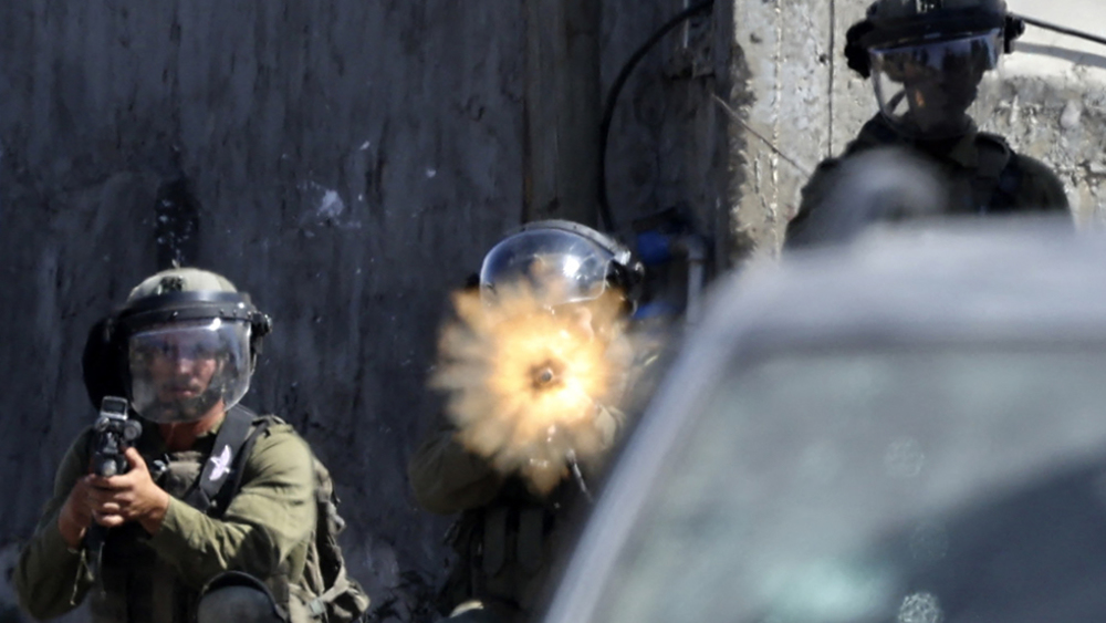 Israeli soldiers open direct fire at Palestinian journalists in West Bank 