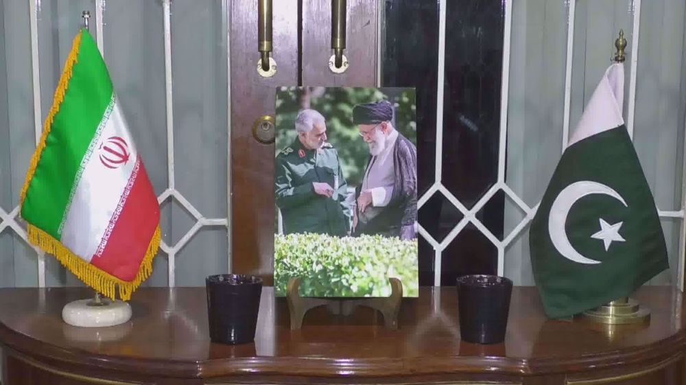 Pakistanis pay tribute to General Soleimani on third anniversary 