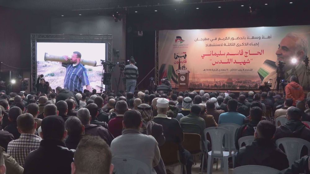 Palestinians pay homage to Lieutenant General Qassem Soleimani