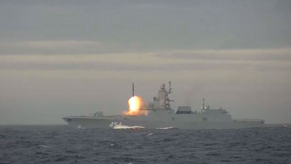 Un lance-missiles hypersonique russe dans les océans Atlantique et Indien