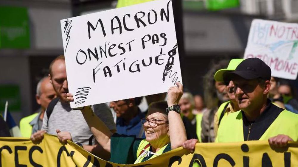 France: Macron en débandade total