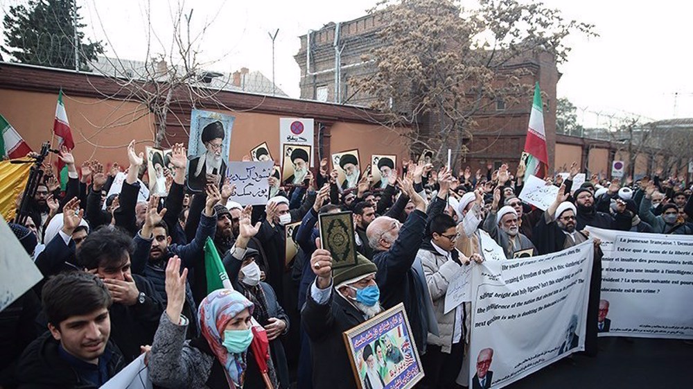 ‘I will sacrifice my life for the Leader’: Iranians protest Charlie Hebdo's defamatory cartoons