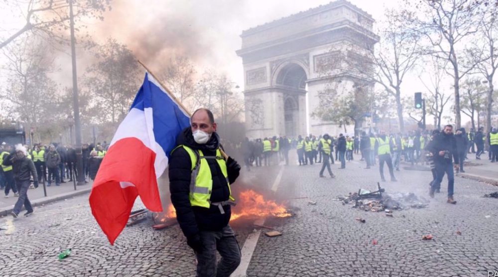 La France s'enfonce sur tous les fronts