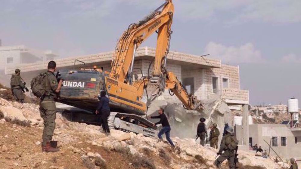 Israel forces Palestinian family to tear down their houses in al-Quds