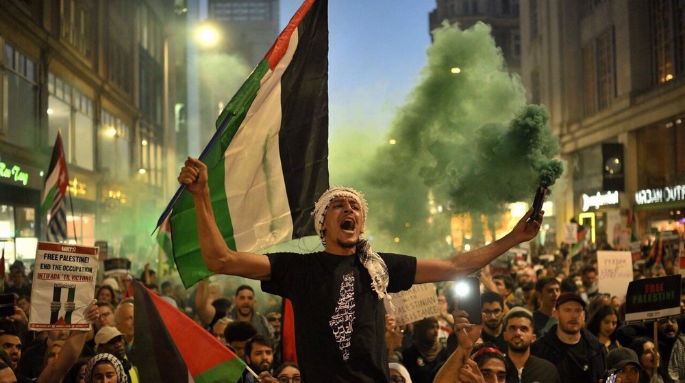 Waving Palestinian flag could be a criminal offence, UK home secretary warns