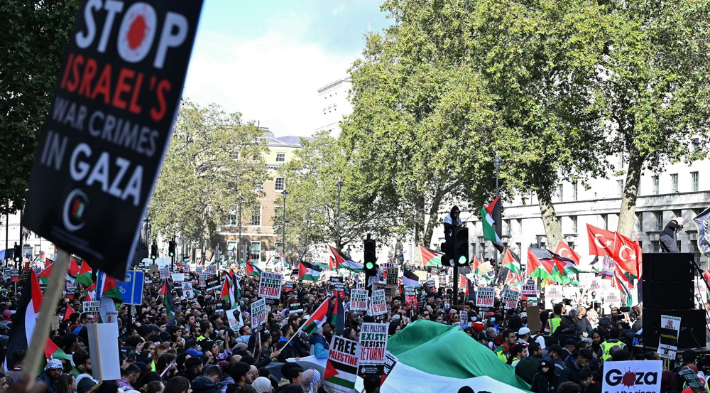 Thousands rally in London in solidarity with Palestinians 