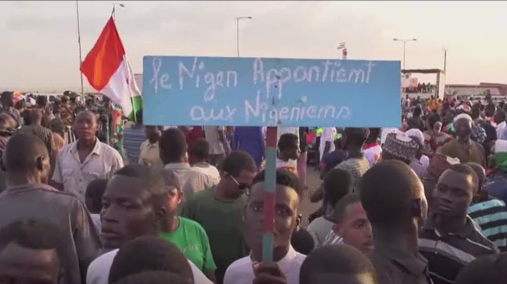 Niamey: manifestation devant la base militaire française