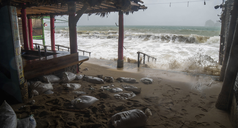 Hurricane Norma makes landfall in Mexico as Category 1 storm