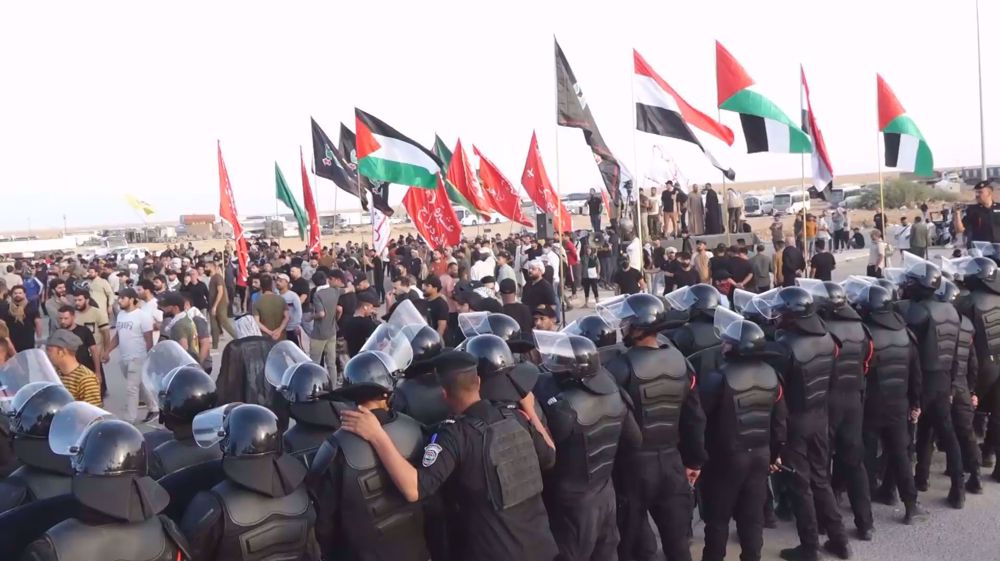Iraqi protesters gather at border with Jordan, urging permission to send aid to Gaza