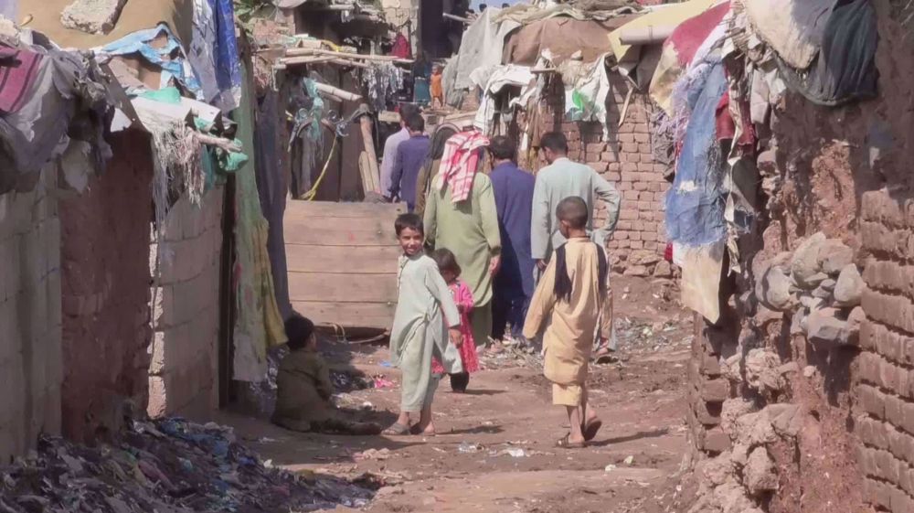 Pakistan announces to expel more than 1 million Afghan refugees 