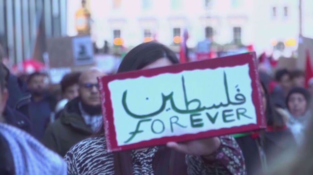 Les participants à « la marche pour le cessez-le-feu » envahissent les rues de Londres