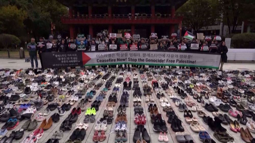 South Korean protesters display 2,000 shoes in solidarity with Palestinian victims