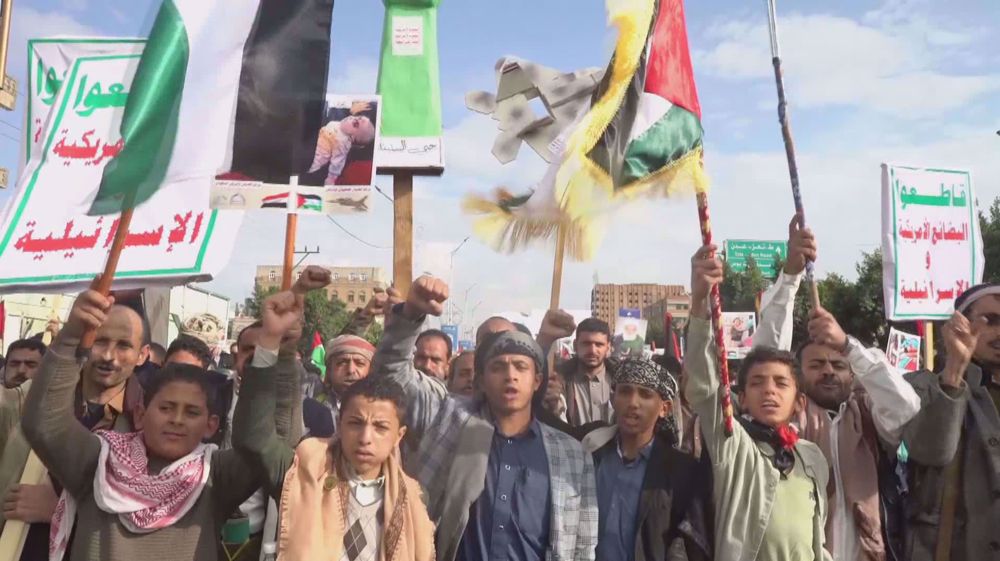 Yemeni protesters condemn Israeli genocide in Gaza