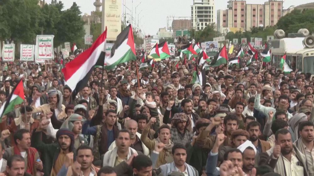 Tens of thousands of Yemenis rally in support of Palestinians in Gaza