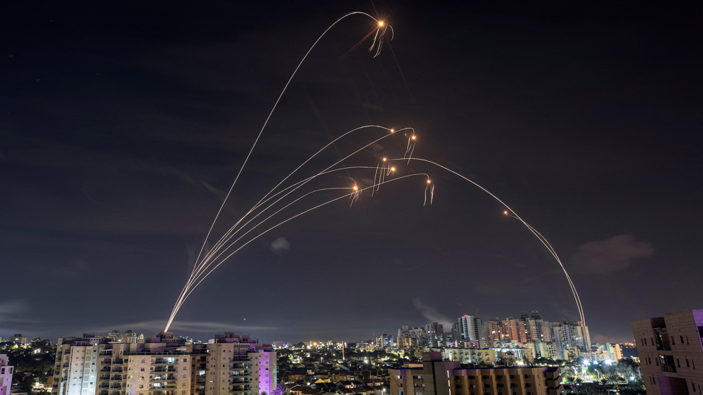Une salve de roquettes tirée par la Résistance sur Tel-Aviv