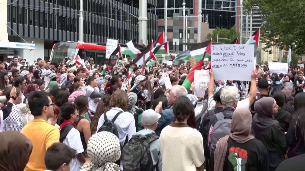 Hundreds of Australian students in Sydney protest for Palestinians
