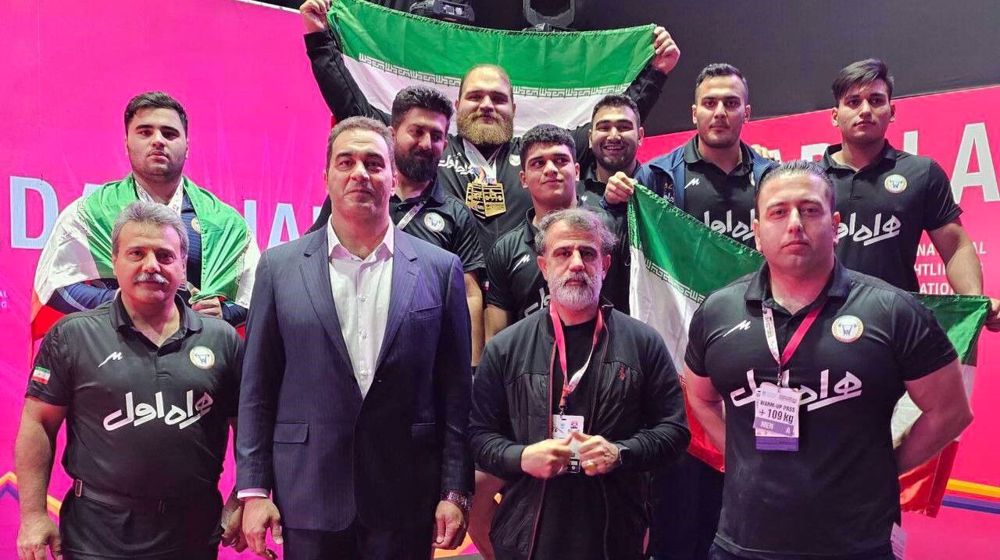 Atletas iranianos, vice-campeonato de luta livre greco-romano  asiático-2018, em Quirguistão. - Pars Today