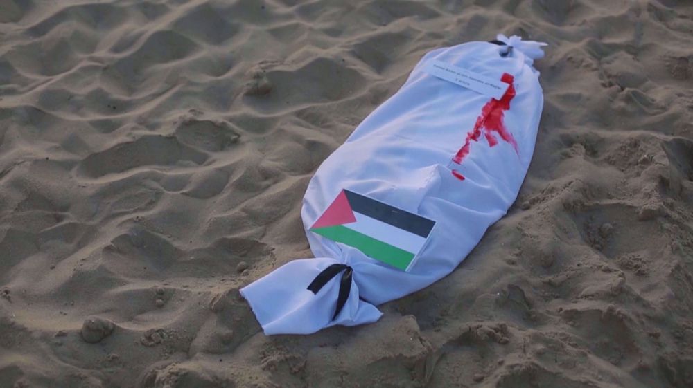 Shrouds with names of killed Gazan children line Rio beach in anti-war protest