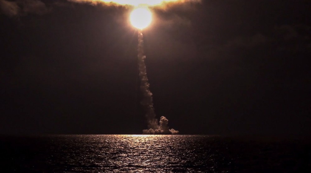 Le sous-marin russe à capacité nucléaire teste un missile balistique 