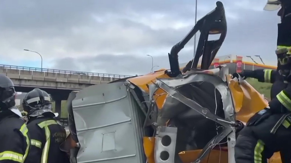 3 injured after helicopter crashes on ring road of Madrid