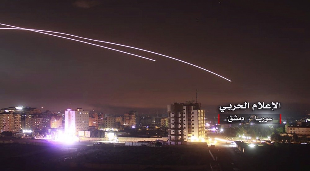La DCA syrienne repousse un raid israélien sur Damas