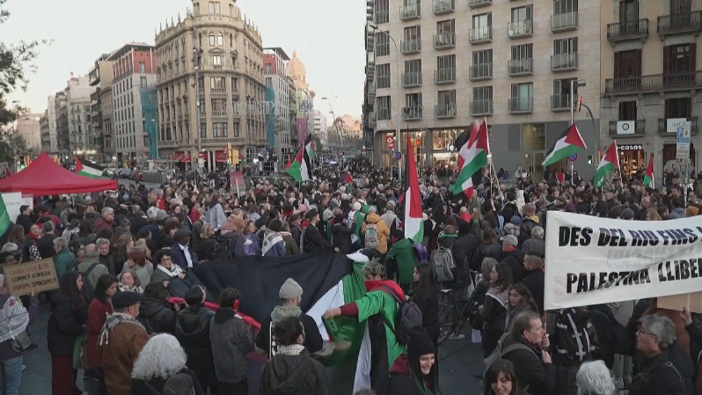 Hundreds protest in Barcelona in solidarity with Palestinians